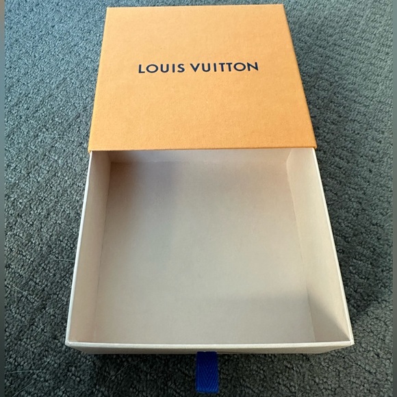 Luis Vuitton box - Picture 2 of 2